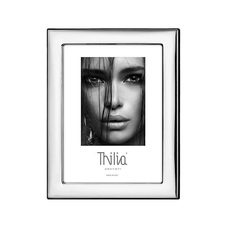 Versilberter Bilderrahmen mit glatter Front Modernes Design von Thilia Thilia