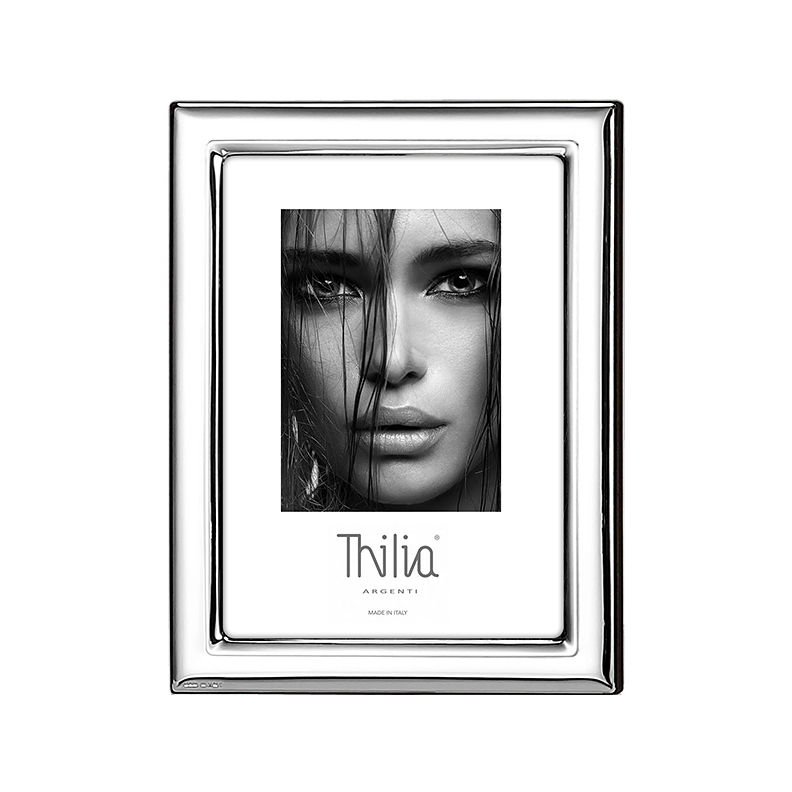 Versilberter Bilderrahmen mit glatter Front Modernes Design von Thilia Thilia